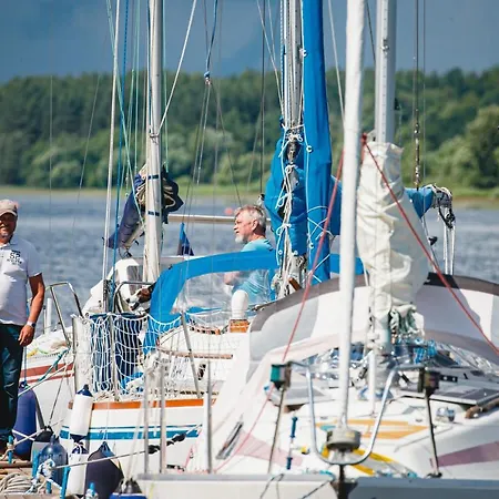 بيت شباب Port