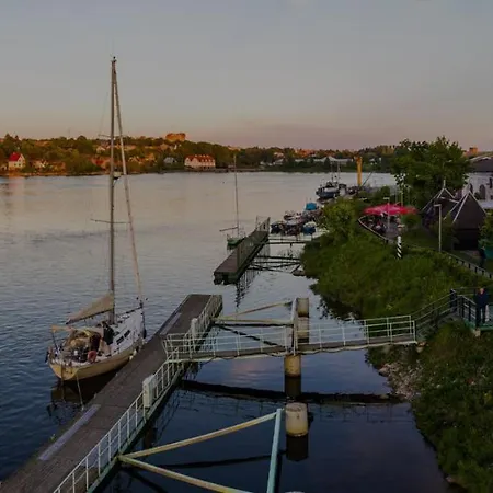 بيت شباب Port *